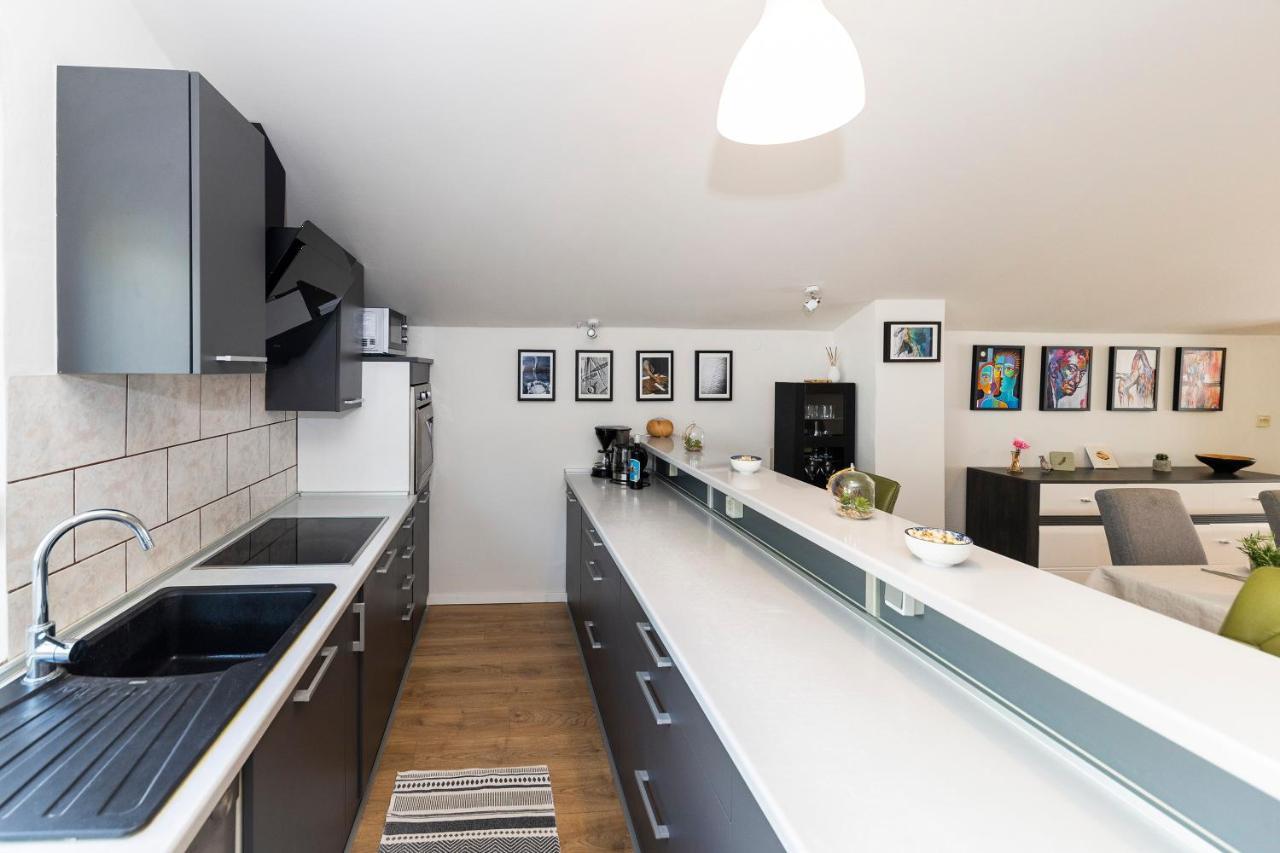Sunset Apartment *